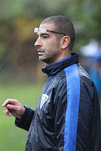 Wurde von seiner Mannschaft desöfteren im Regen stehengelassen: Trainer Tiziano Di Domenico (Foto: Südkurier) 