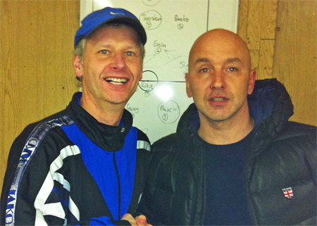 Trainer Mathias Chrobok (links) und der sportliche Leiter Perseus Knab vereinbarten die Zusammenarbeit um eine weitere Saison