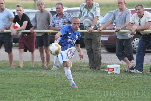 Eike Elsasser zieht mit dem SV Weil in die 2. Runde ein (Foto: Südkurier) Eike Elsasser zieht mit dem SV Weil in die 2. Runde ein (Foto: Südkurier)